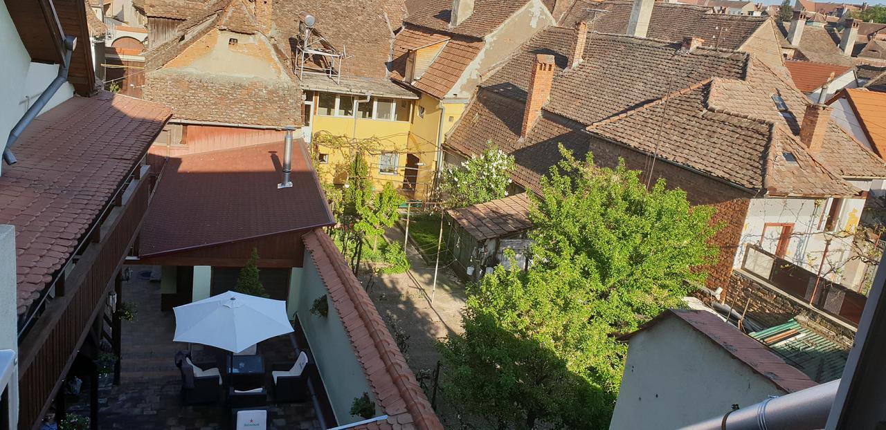 Pensiunea Cocosul Rosu Sibiu Exterior photo